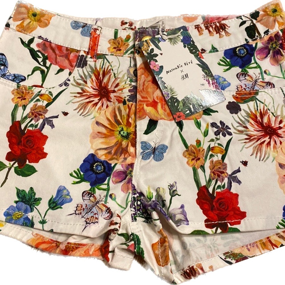 H&M Girls floral shorts with zipper and button at waist